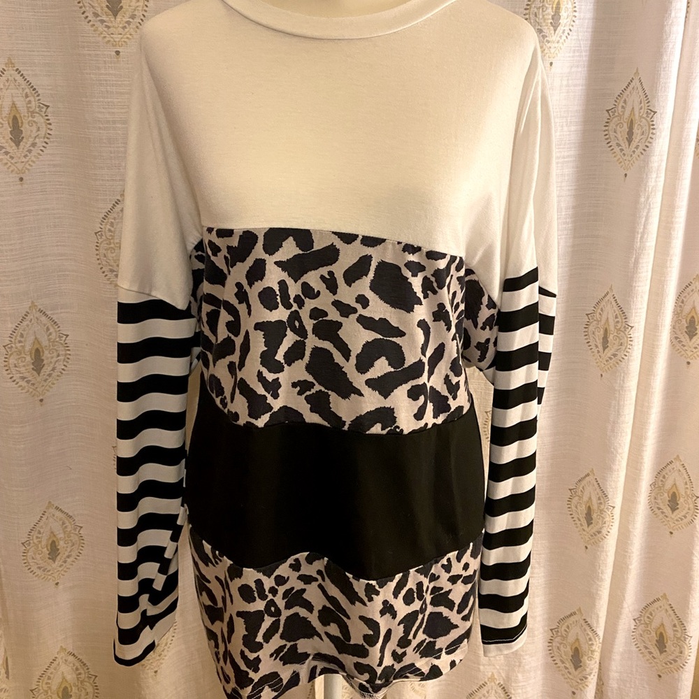🎃3 for $15🎃Black & White w/ Leopard Print Long Sleeved Ladies Top Sz 1X